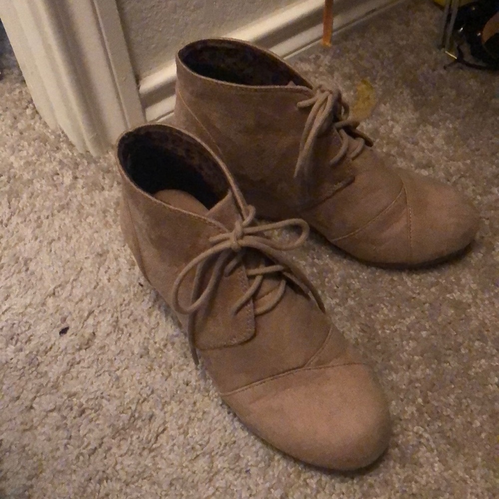 Tan wedge boots